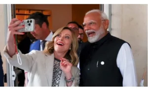 Melonis taking slefi with Prime Minister Narendra Modi 